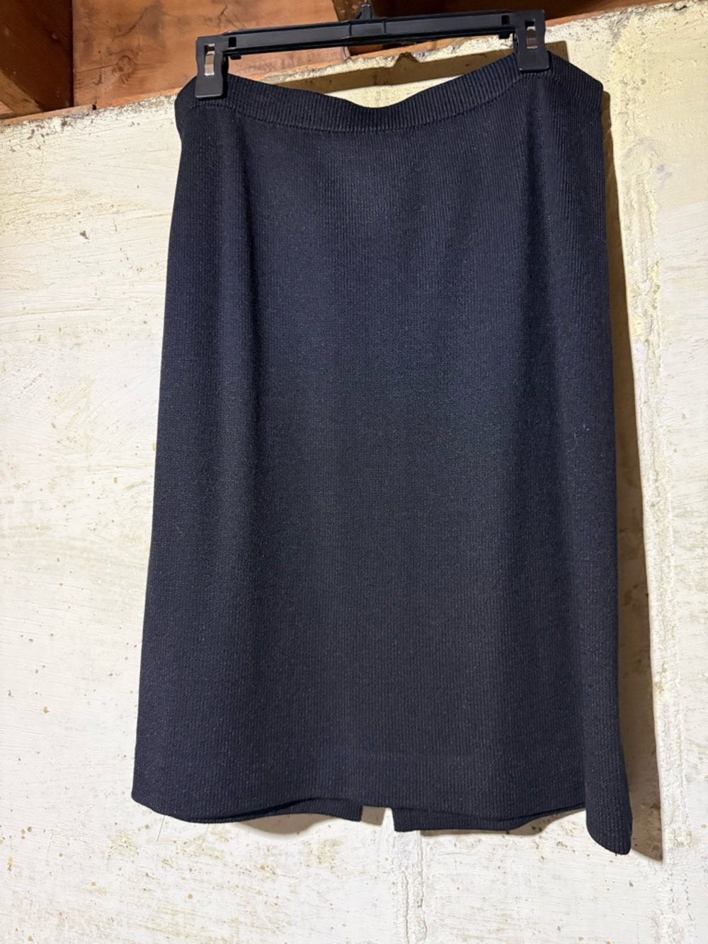 St. John Basics Santana Knit Pencil Black Skirt Size 4 Pull On Small Back Slit